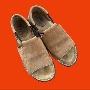 Amazing vintage 90s bjorndal beige leather slip on peep toe sandals 🔥